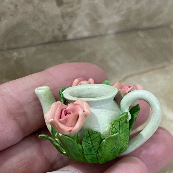 Tiny Fairy teapot garden tea party toy 1” little pink roses and fairy wings - Picture 6 of 6